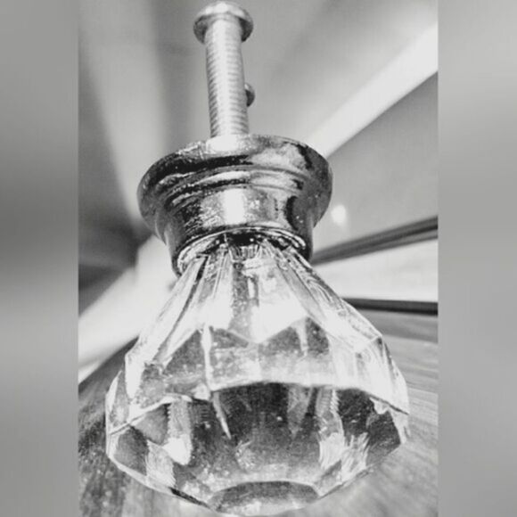 Cabinet / Dresser KNOBS Chrystal STYLE SPARKLE! SILVER-TONE - Picture 1 of 8